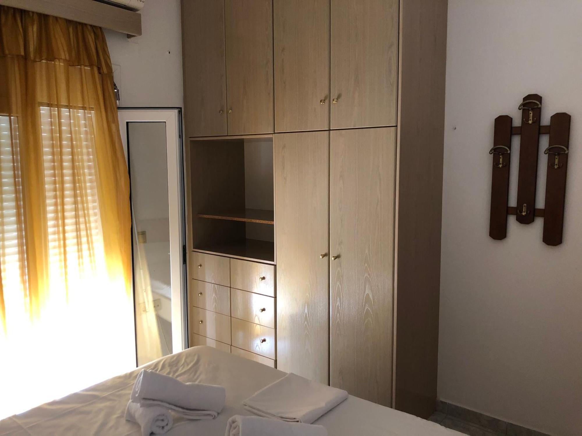Blue Sky Apartments Makriyialós Bilik gambar