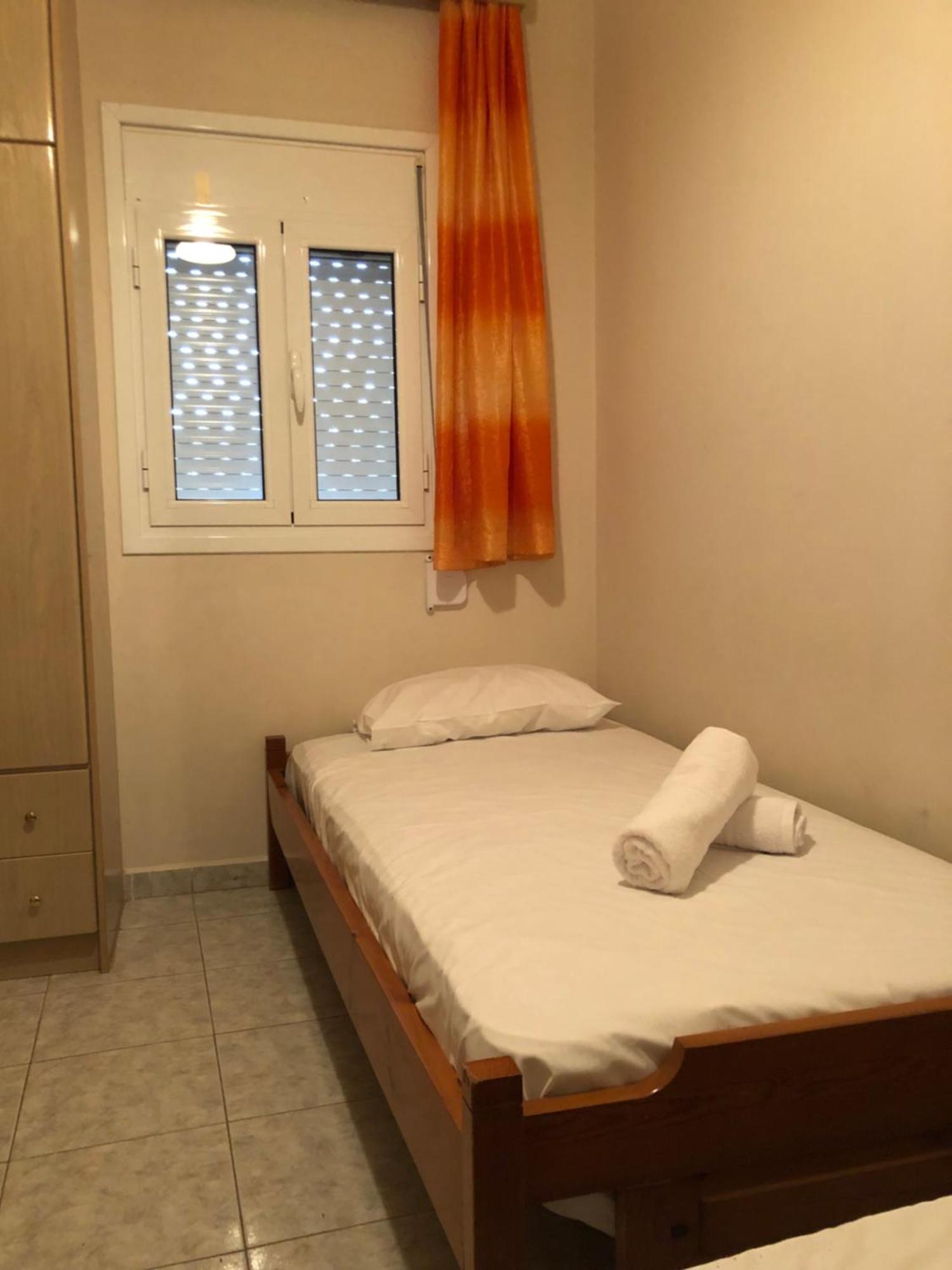 Blue Sky Apartments Makriyialós Bilik gambar