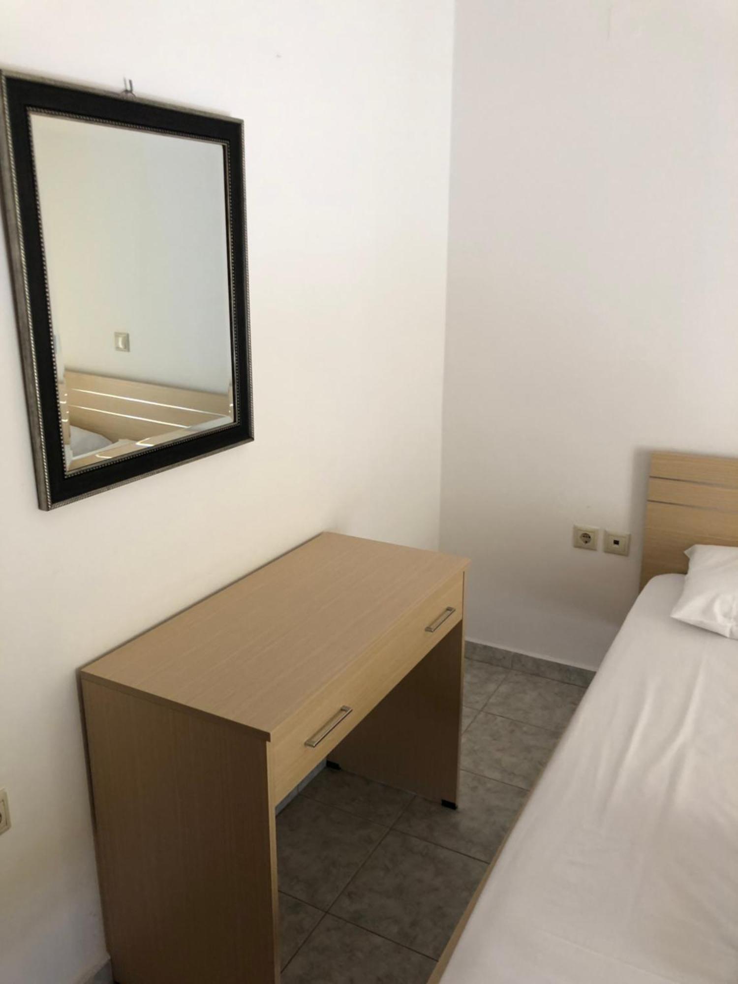 Blue Sky Apartments Makriyialós Bilik gambar