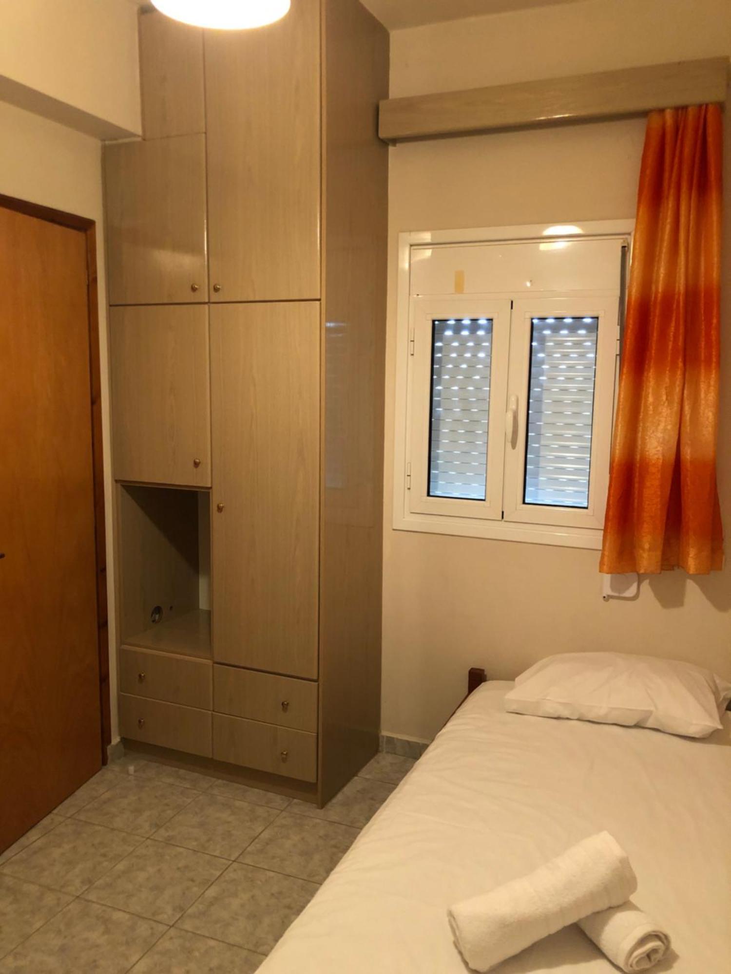 Blue Sky Apartments Makriyialós Bilik gambar